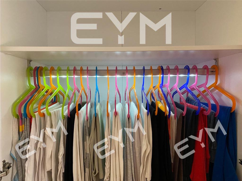 Led Işıklı Sensörlü 100-109 cm Dolap Içi Elbise Askı Borusu Pilli - Görsel 2